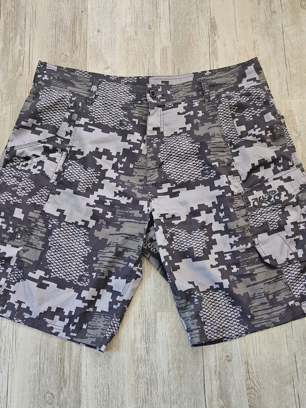 AFTCO Men's Hybrid Gray & Black Digital Camo Flat Front Fishing Shorts 40